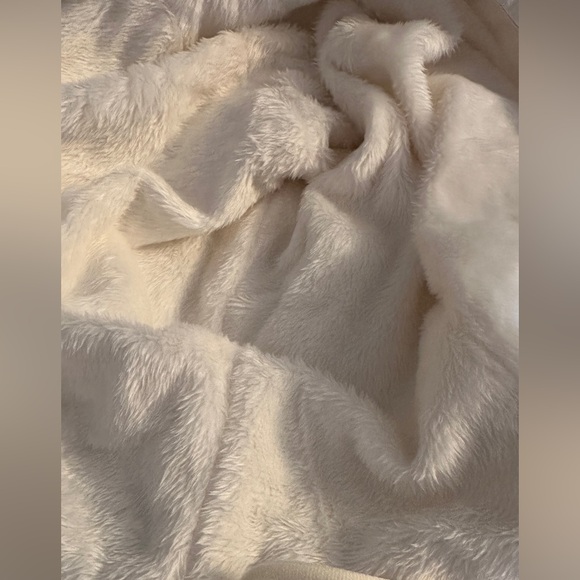 Shape Performance Puffy Vest - Picture 7 of 11